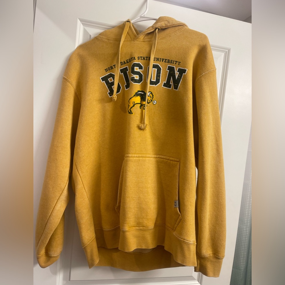 Men’s North Dakota State University L Sweatshirt
